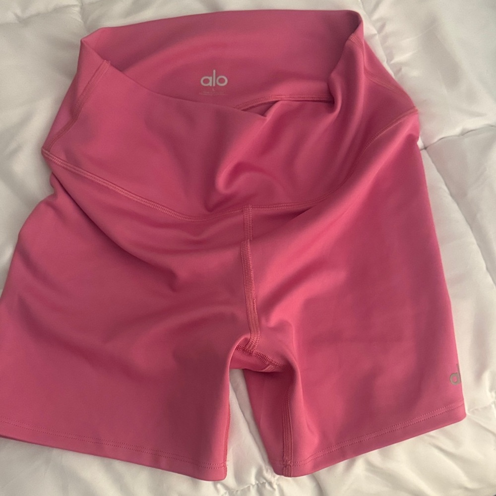 ALO Yoga Women's Pink Bike Shorts